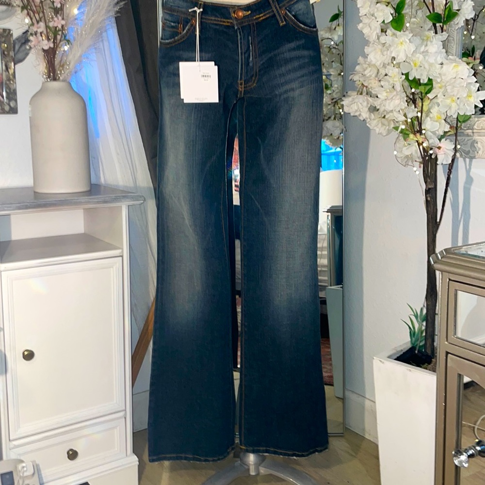 NEW! NEVER WORN! Mild flare, size 9 , jeans by Plastic by GLY